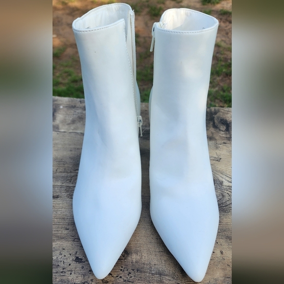 Chic White Ankle Boots - Picture 1 of 7
